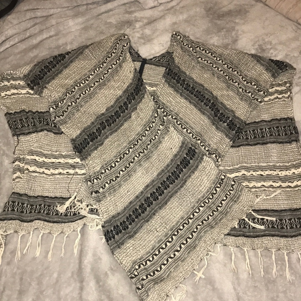 Cardigan/shall/poncho